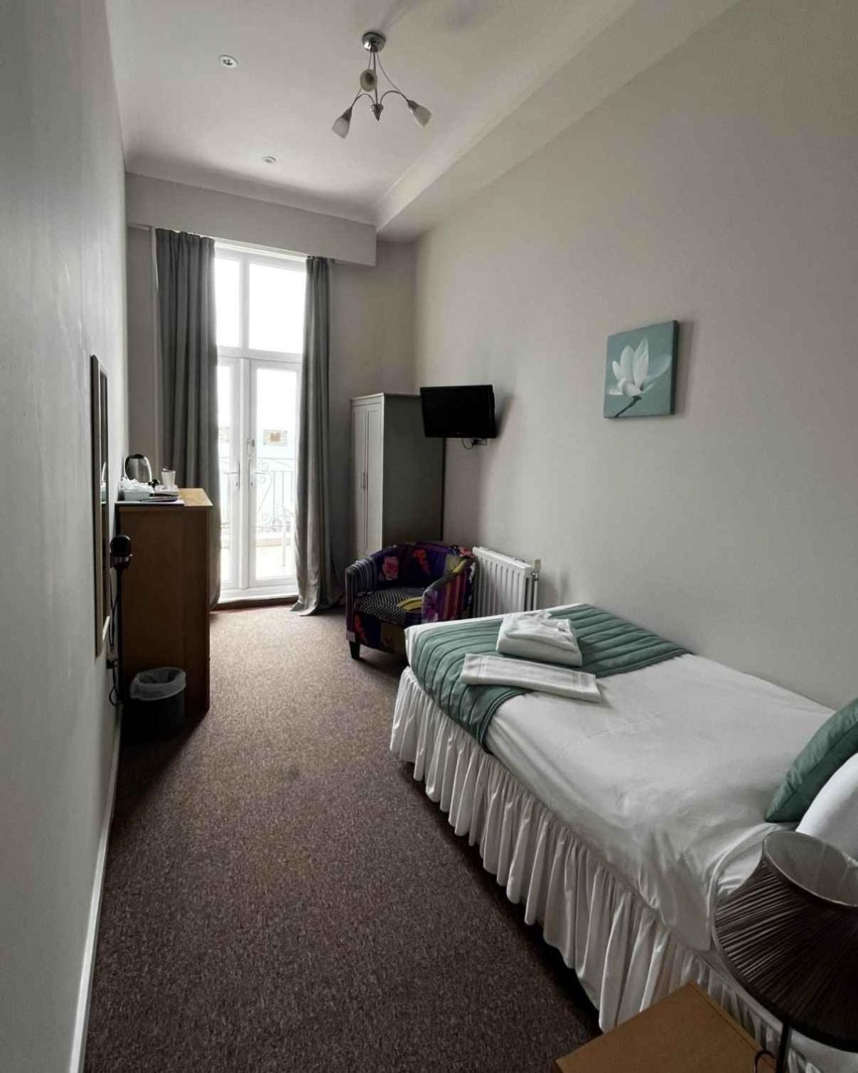 The Cumberland Hotel Истборн Екстериор снимка